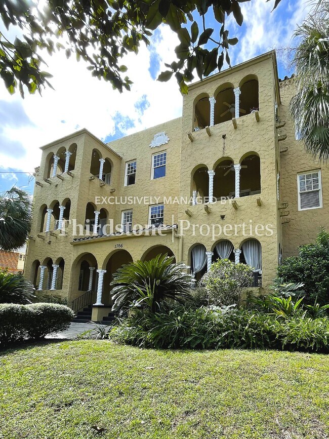 Foto del edificio - 1786 Challen Ave