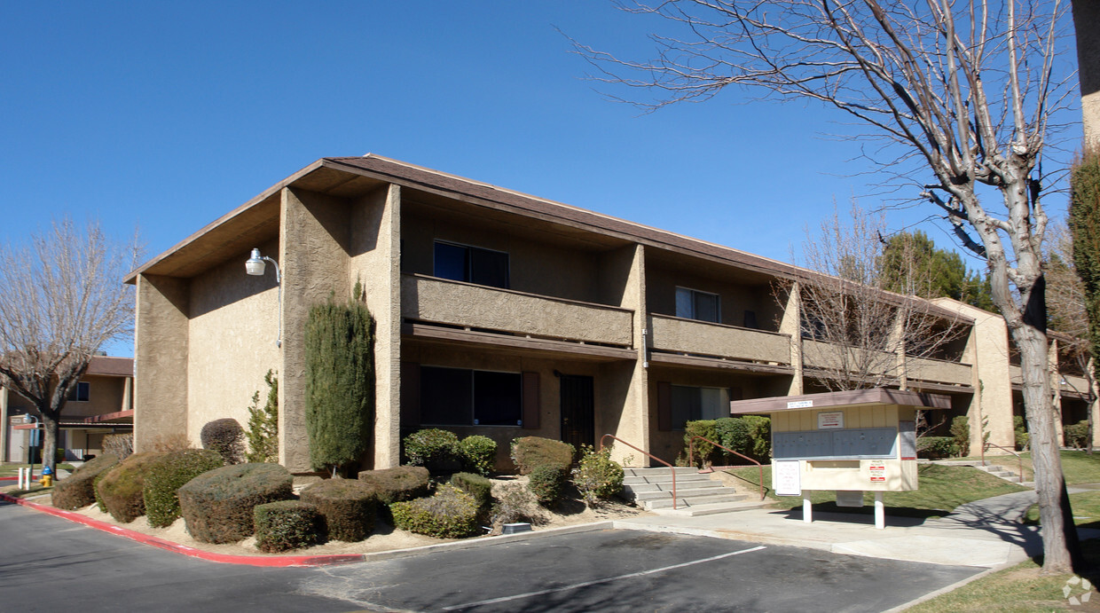 Building Photo - 14299 La Paz Dr