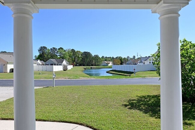 Foto del edificio - Charming 3BR Ranch in Osprey Woods – Screened Porch & Vaulted Ceilings
