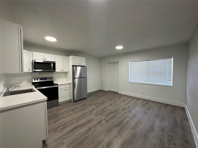 Foto del edificio - 3660 NE 11th Ave