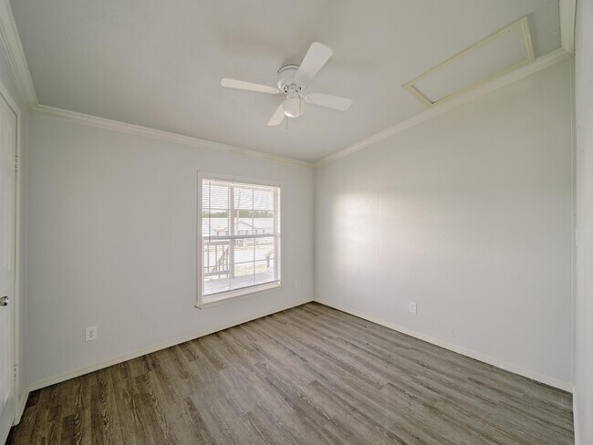 Building Photo - 104 Windy Creek Ct