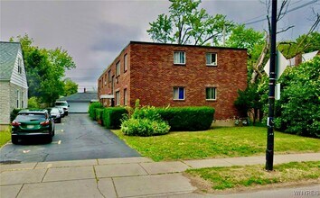 Building Photo - 130 Sanders Rd