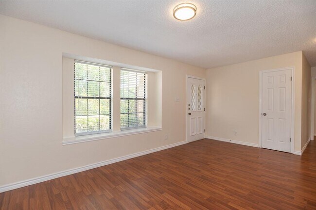 Building Photo - 1013 Ramble Creek Dr