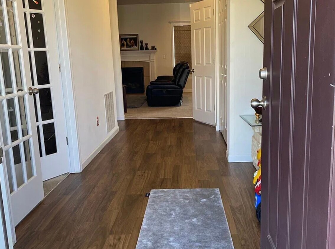 Foto principal - 212 Weeping Willow Run Dr