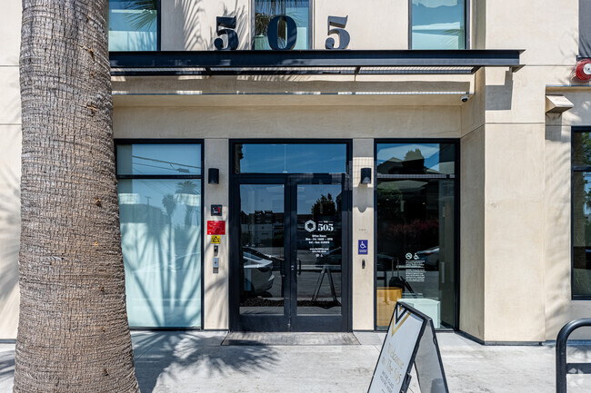Entrada - The 505(CA)
