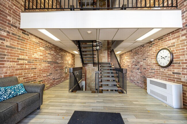 Foto del edificio - 4900 Forest Ave