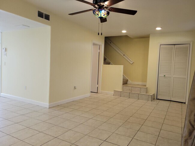 Building Photo - 10813 Sandpiper Dr