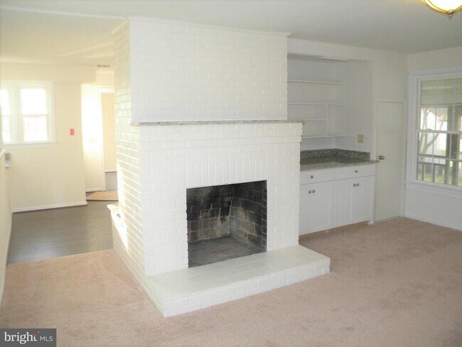 Building Photo - 110 Calvert Towne Rd