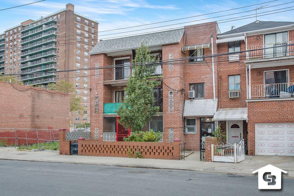 Primary Photo - 2606 Cropsey Ave