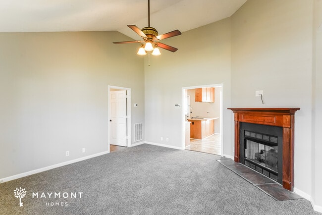 Building Photo - 737 Stone Hedge Dr