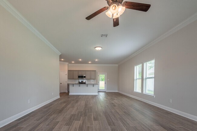 Building Photo - 438 Lake Breeze Dr