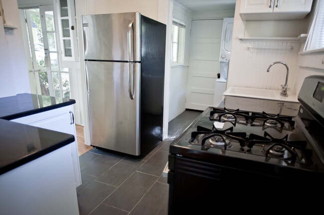 Building Photo - Renovated 3br/1ba Cottage on North Street