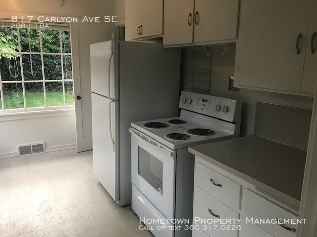 Building Photo - 817 Carlyon Ave SE