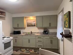 Building Photo - 206 Caroline Ave