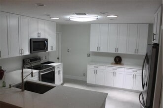 Building Photo - 1518 Primrose Ln