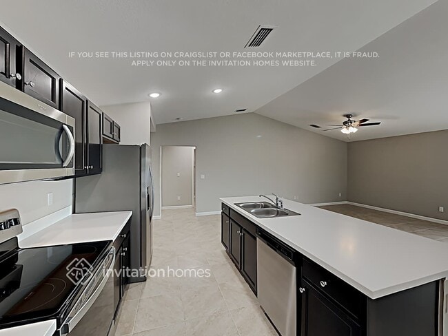 Foto del edificio - 3802 SW Daisy St