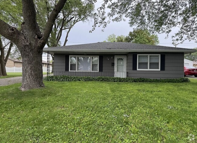 Building Photo - 374 N Levasseur Ave