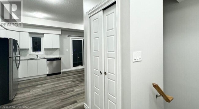Photo du bâtiment - 1438 Highland Rd W