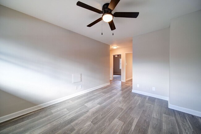 Foto del edificio - 2 Bedroom Townhomes