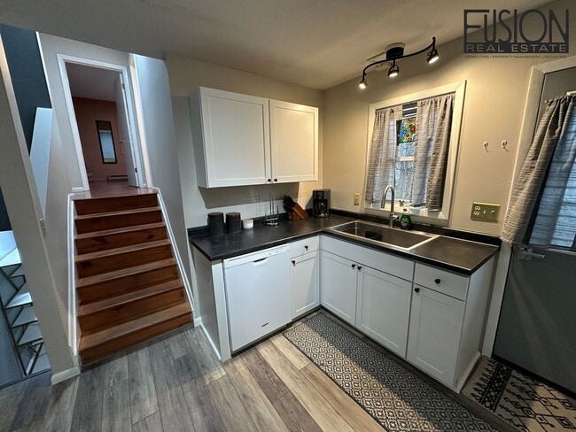 Photo - 140-142 Pine St Apartment