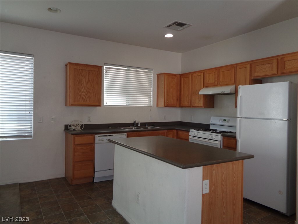 Primary Photo - 4416 Santa Clarita Ave