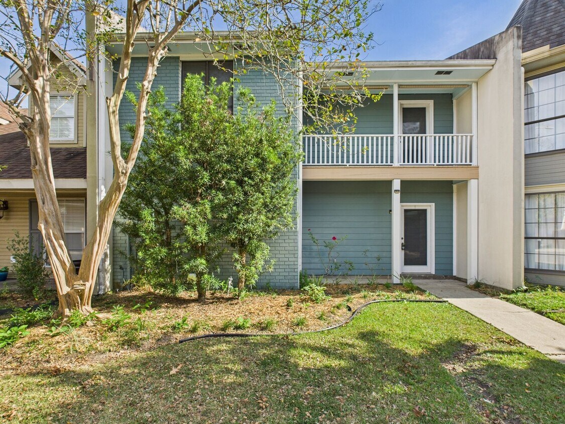 Primary Photo - Two Bedroom Townhouse in Lafayette!