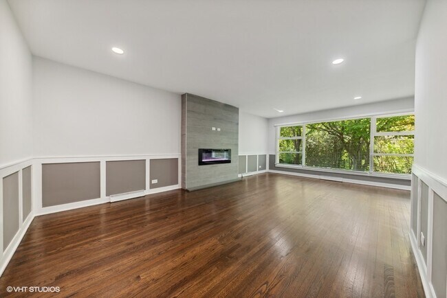Foto del edificio - 201 E Berkshire Ln