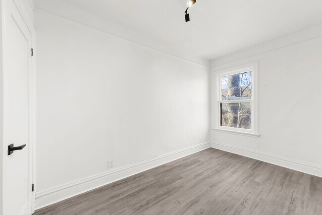 Photo du bâtiment - 166 Wentworth St S