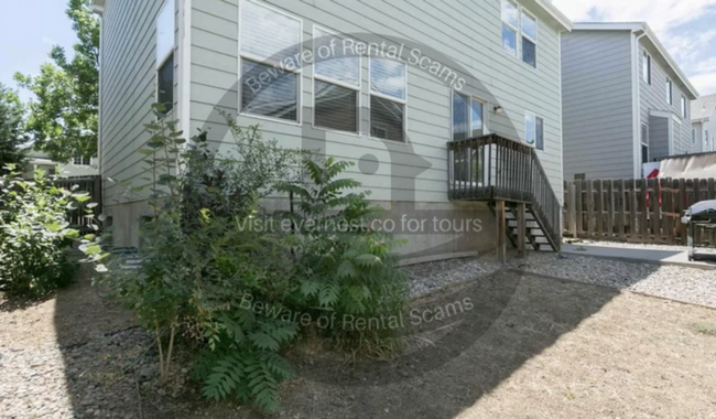 Building Photo - 3845 W Kenyon Ave