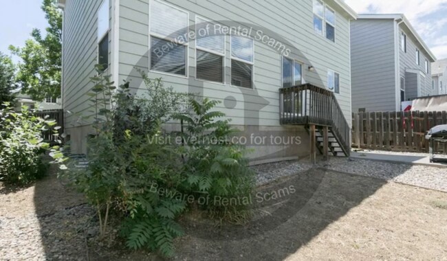 Foto del edificio - 3845 W Kenyon Ave
