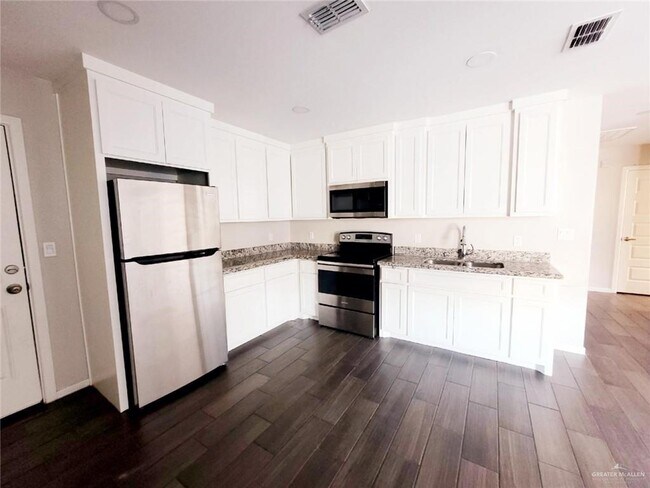 Building Photo - 14 Paola St