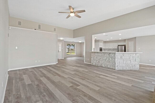 Foto del edificio - 2445 Woods Rd