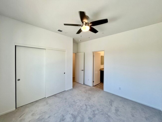 Building Photo - Spacious 4B 3.5BA in the Playa Del Sol Com...