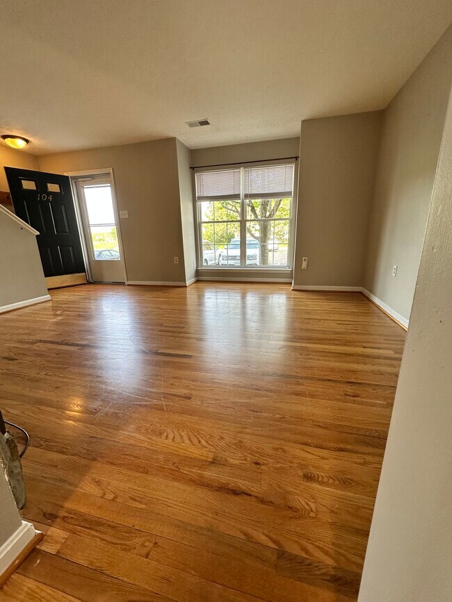 Sala de estar - 104 Barrington Ln