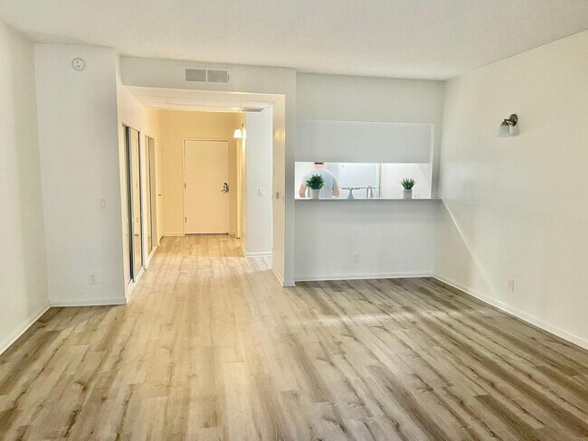 Building Photo - 2725 Abbot Kinney Blvd