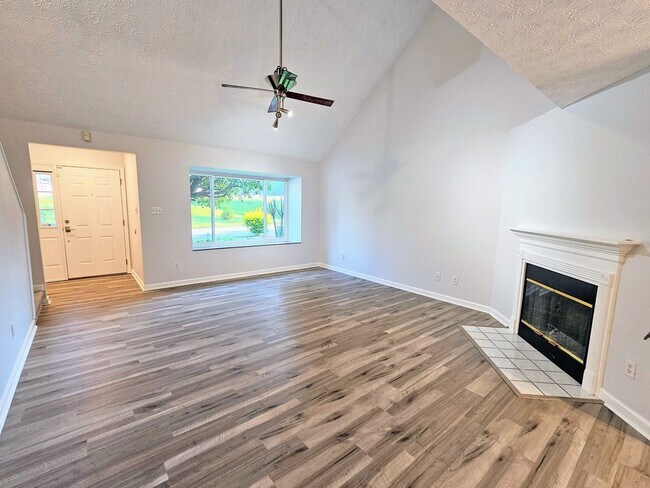Building Photo - Knoxville 37923 - Short Term Lease Options...