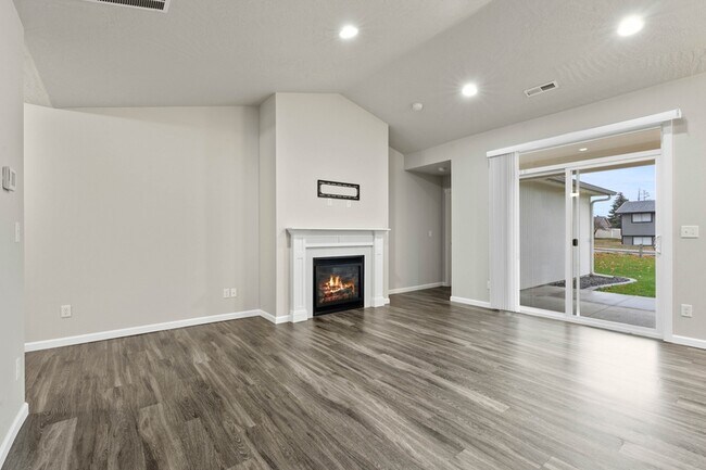 Building Photo - 16917 E Knox Ln