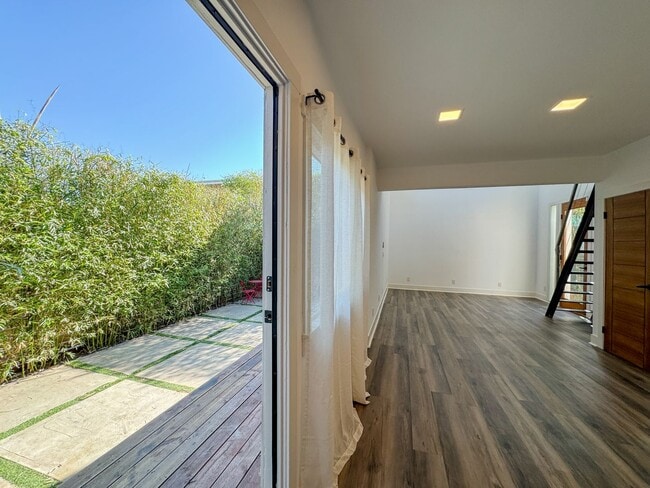 Foto del edificio - Boyle Heights Stunning Modern Farmhouse