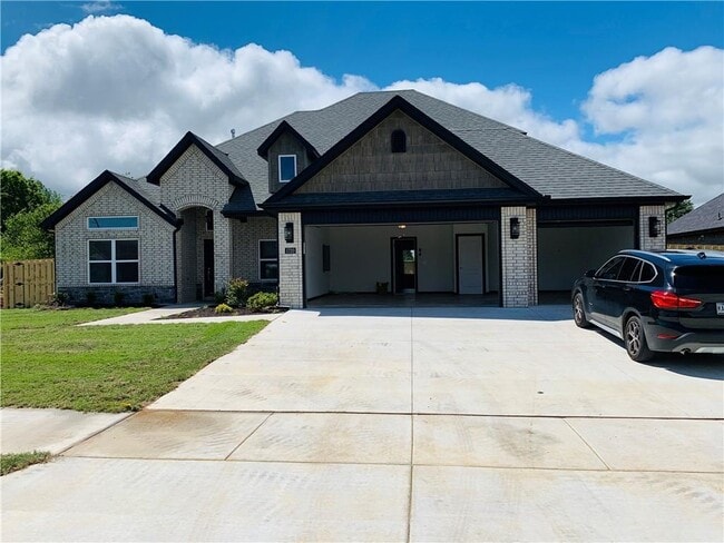 Building Photo - 1720 Ella Pl