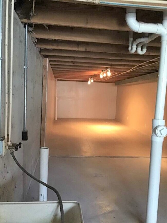 Building Photo - 4950 Patricia Ridge Dr