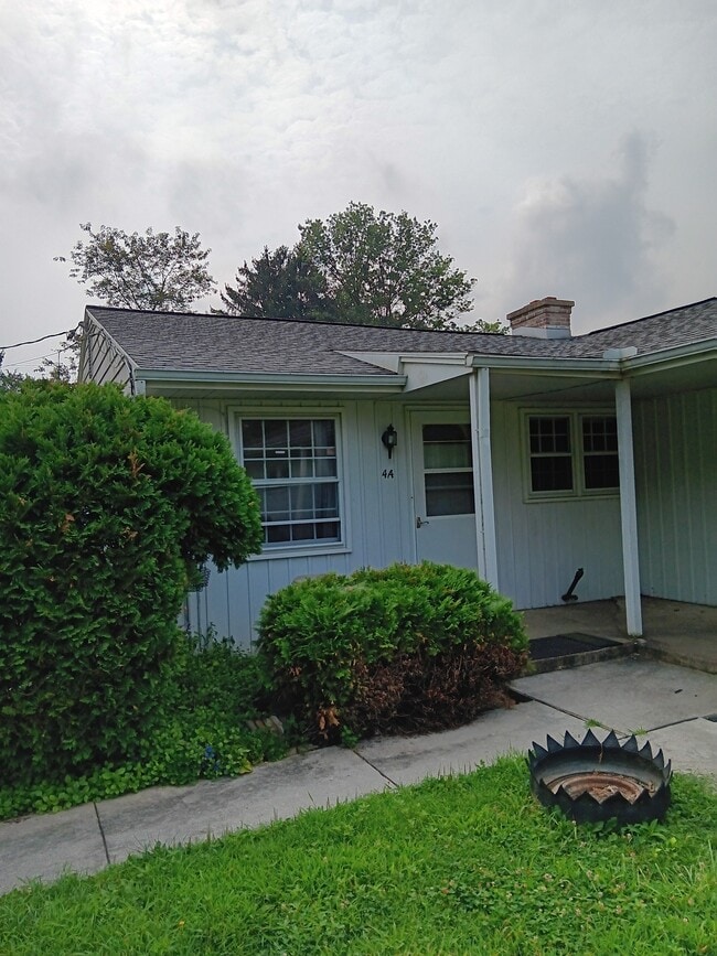 Building Photo - 4 Hemlock Dr