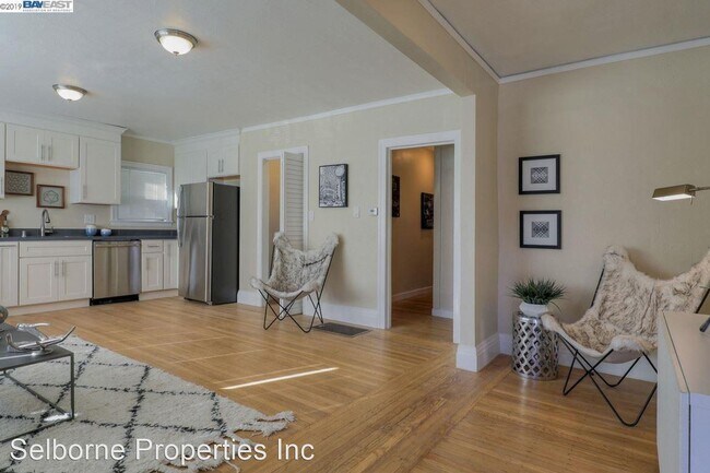 Building Photo - 5543 Claremont Ave