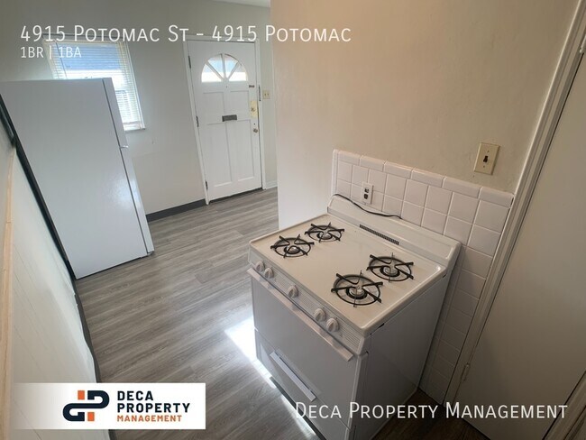 Building Photo - One Bedroom Apartment