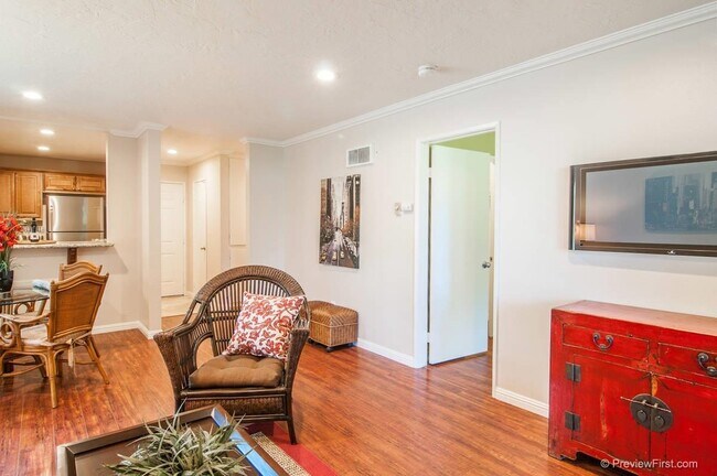 Building Photo - 7425 Charmant Dr