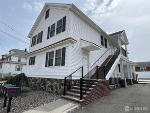 Building Photo - 16 E Kupsch St