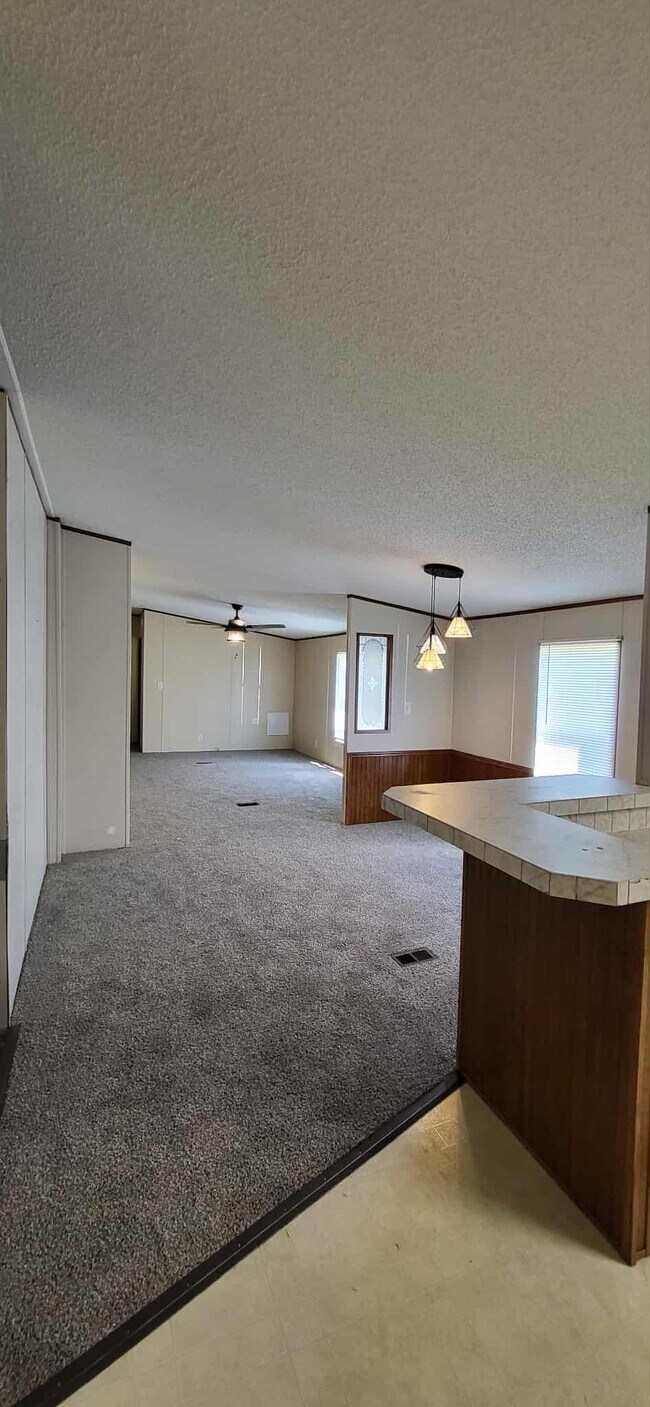 Building Photo - 3024 E 13th Ct
