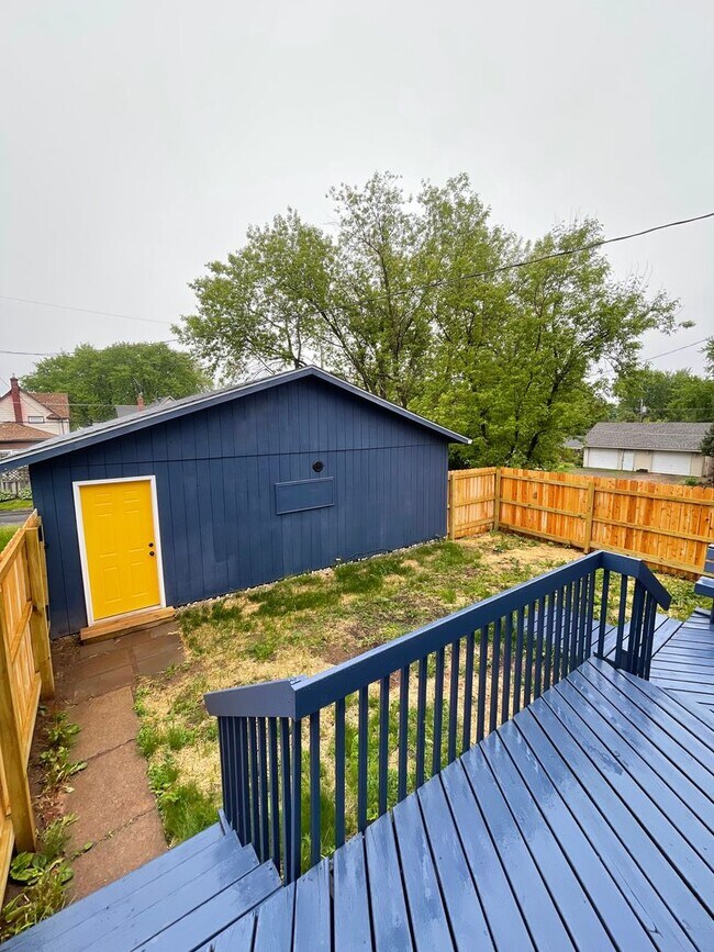 Foto del edificio - AVAILABLE Immediately!- 3 Bed 2 Bath Single family home!