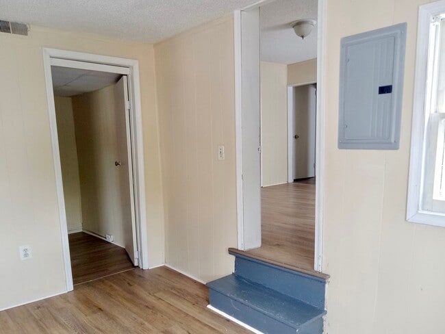 Building Photo - 26-28-28 E Pine St.