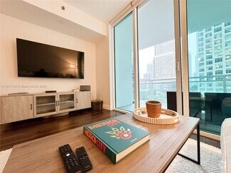 Building Photo - 951 Brickell Ave
