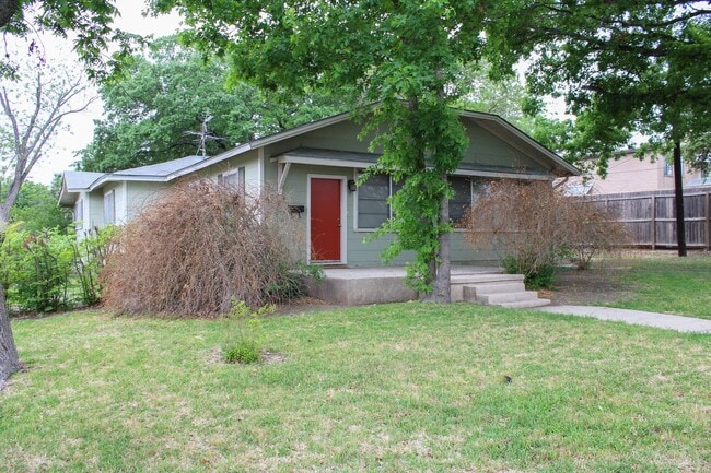 Building Photo - 3901 N New Braunfels Ave